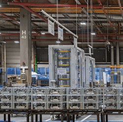fuecht-top Bild 3: LED-Lichtbandsystem für individuelle und anpassungsfähige Lichtlösungen in der Industrie.
© Herbert Waldmann GmbH & Co. KG