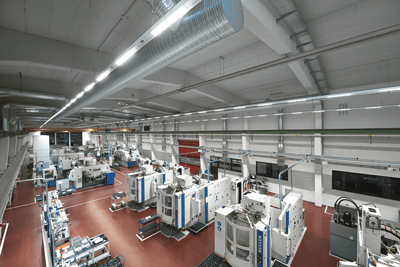 fuecht3 Bild 2: Gute Lichtqualität und<br>gleichmäßige Beleuchtung mit energieeffizienten<br>LED-Strahlern. © Herbert Waldmann GmbH & Co. KG