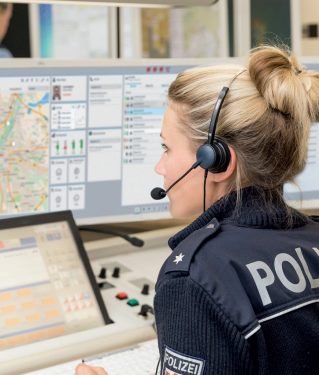 KUMAVISION,
Projekte, die Leben retten:
Die eurofunk Kappacher GmbH plant, fertigt und montiert Rettungsleitstellen mit KUMAVISION