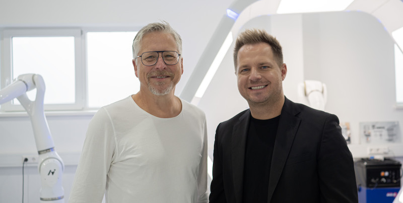 Im Bild (v.l.n.r.): Dr. Bernd Heinrichs, CEO David Reger, @ Neura Robotics