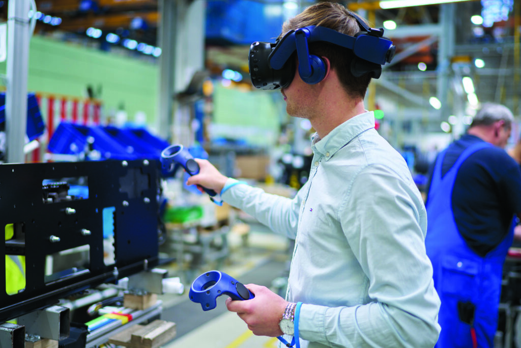 KI-gestützte Assistenz: Arbeitsplatzgestaltung via AR-App: Schmitz Cargobull setzte im Projekt Datenfabrik.NRW hierfür einen Piloten auf
© Janosch Gruschczyk / Fraunhofer IEM