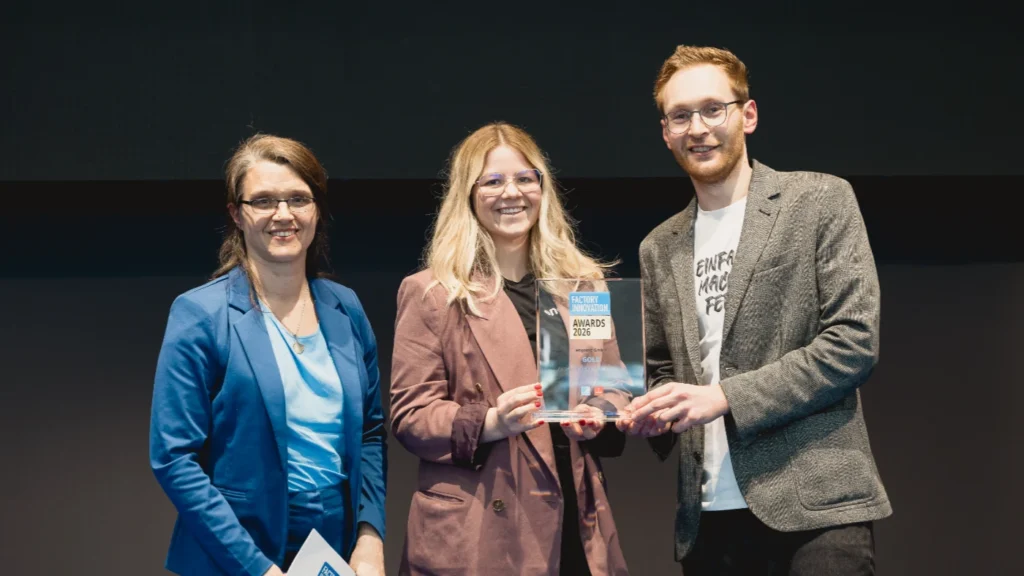 v.l.n.r.: Dr. Hanna Theuer (Jurymitglied), Sophie Dreher (Sales Executive, engomo GmbH), Fabian Altenberg (Chief Evangelist, engomo GmbH) © KreativMedia