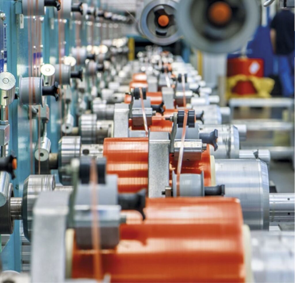 Das tesa Werk Hamburg produziert Klebebänder und selbstklebende Systemlösungen für verschiedene Branchen, darunter Automobil, Elektronik, Bauwesen und Konsumgüter © tesa SE. Alle Rechte vorbehalten